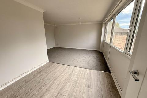 2 bedroom bungalow to rent, Windermere, Milton Keynes MK2
