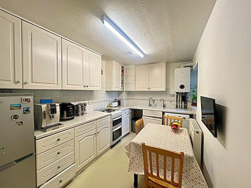 Fitted kitchen