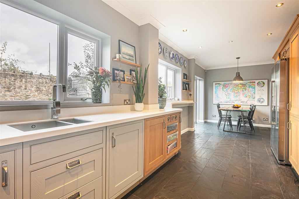 Dining kitchen