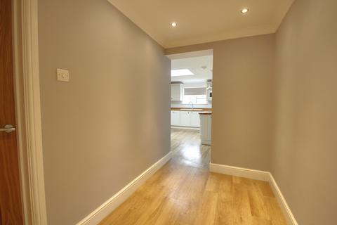 2 bedroom semi-detached bungalow to rent, Park Road