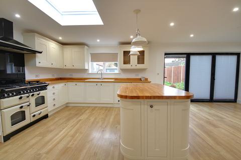 2 bedroom semi-detached bungalow to rent, Park Road
