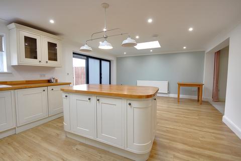 2 bedroom semi-detached bungalow to rent, Park Road