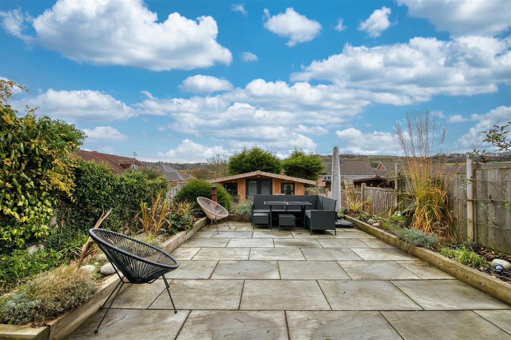 Rear Garden towards Home Office.jpg