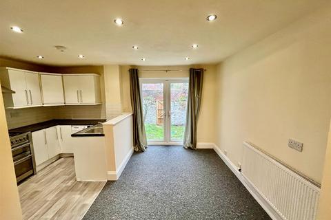 2 bedroom house for sale, Blackpool Road, Ashton-On-Ribble, Preston