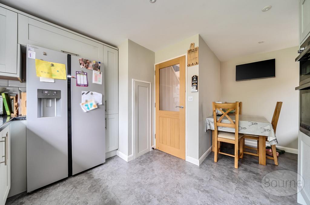 F4b13718-acf3-49f...