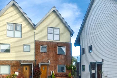 4 bedroom semi-detached house to rent, Heron Square, Newport, Isle of Wight, PO30