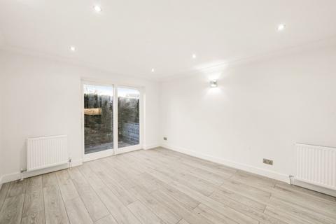 undefined, High Road, London N20