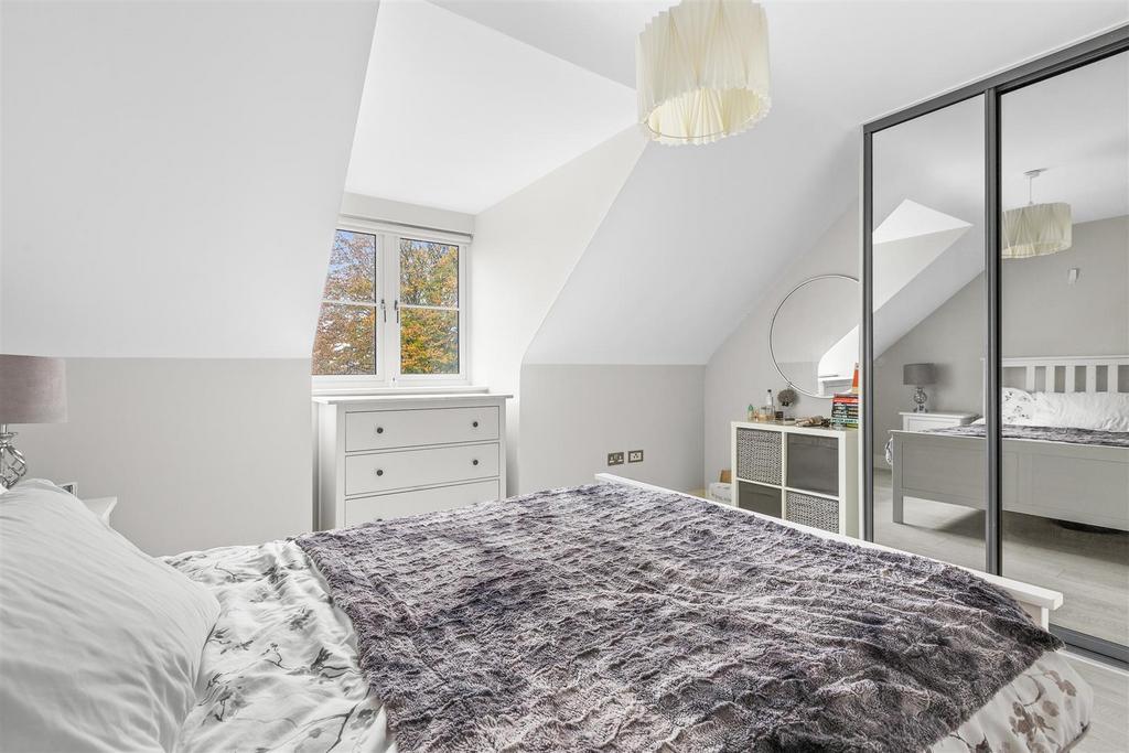 14 Queens Court, Amersham Road, HP15 7 HN-9.jpg