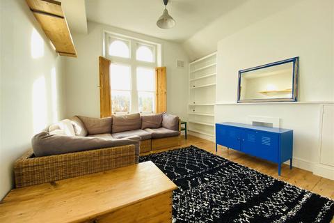 2 bedroom flat to rent, 2 Bedroom Flat - Gipsy Road