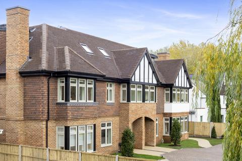 4 bedroom terraced house for sale, Ronmar, Leatherhead Road, Oxshott, KT22.