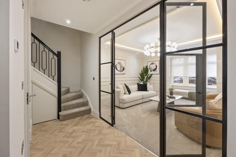 4 bedroom terraced house for sale, Ronmar, Leatherhead Road, Oxshott, KT22.