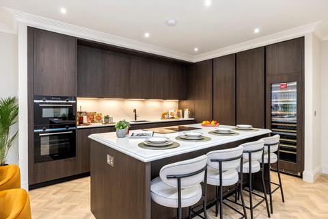 4 bedroom terraced house for sale, Ronmar, Leatherhead Road, Oxshott, KT22.