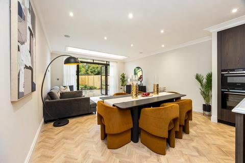 4 bedroom terraced house for sale, Ronmar, Leatherhead Road, Oxshott, KT22.