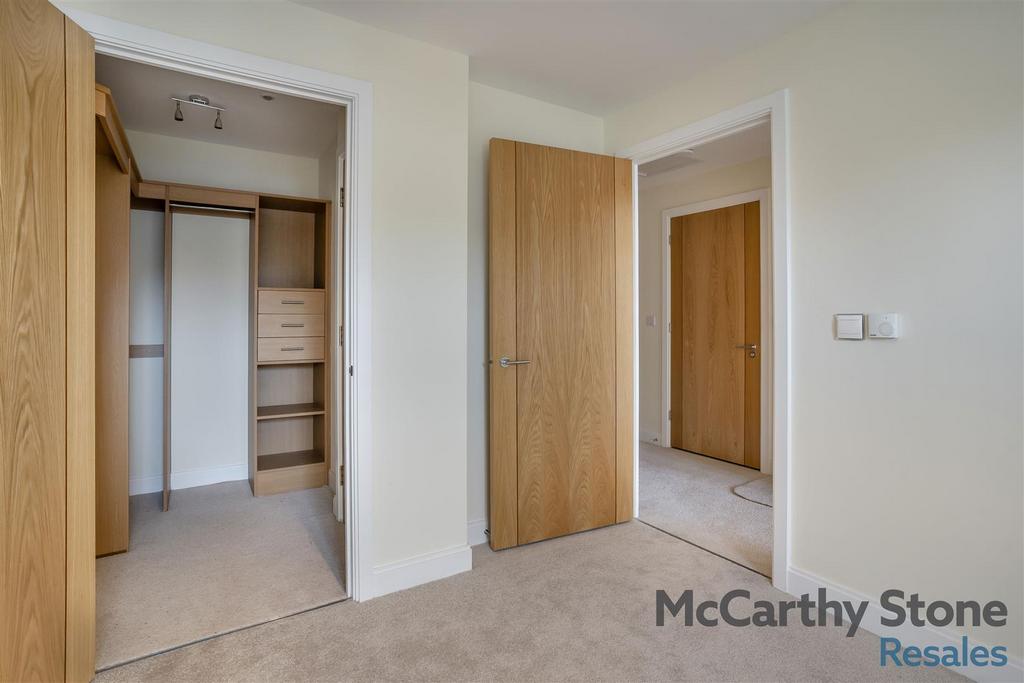 8668321-interior10.jpg