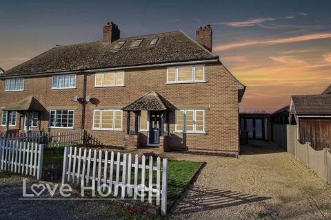 undefined, Manor Close, Westoning