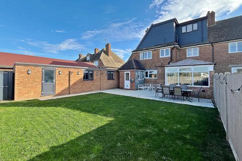 undefined, Manor Close, Westoning