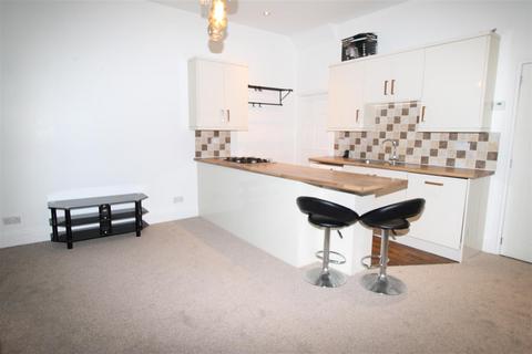 3 bedroom terraced house to rent, Cardigan Street, Queensbury, Bradford