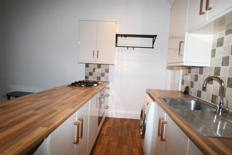 3 bedroom terraced house to rent, Cardigan Street, Queensbury, Bradford