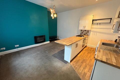 3 bedroom terraced house to rent, Cardigan Street, Queensbury, Bradford