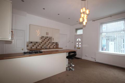 3 bedroom terraced house to rent, Cardigan Street, Queensbury, Bradford
