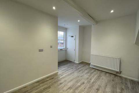 2 bedroom flat to rent, Market Street, Ashby-de-la-Zouch, LE65