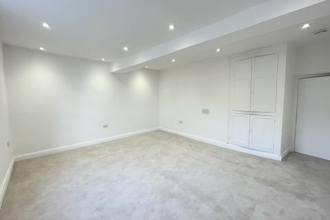2 bedroom flat to rent, Market Street, Ashby-de-la-Zouch, LE65