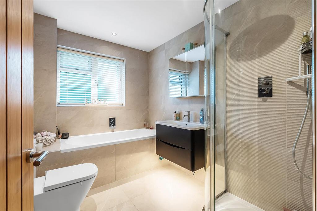 Family Bathroom.jpg