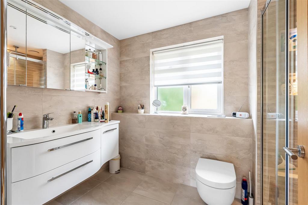 Ensuite1.jpg