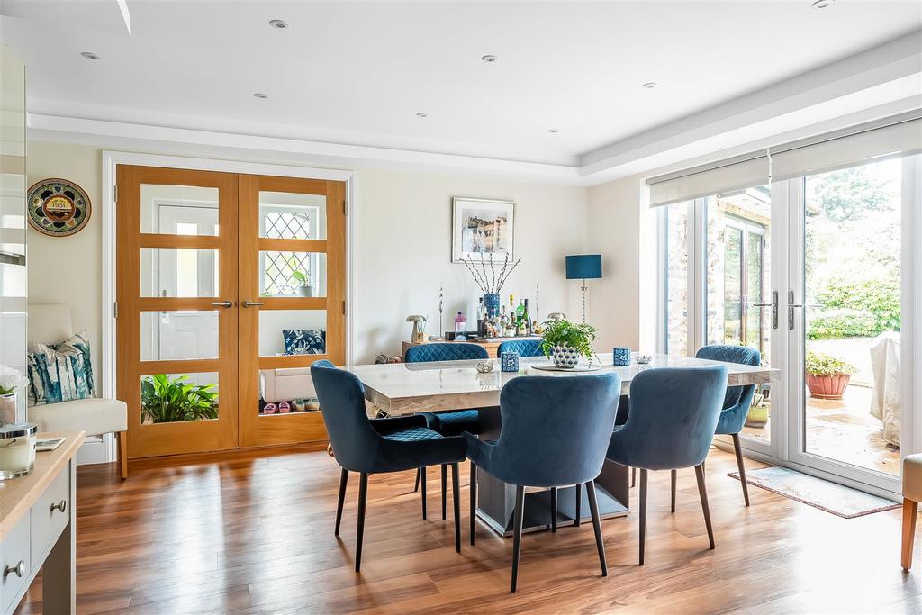 Dining Area.jpg