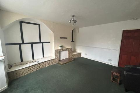 3 bedroom semi-detached house to rent, Wingfoot Avenue, Wolverhampton WV10