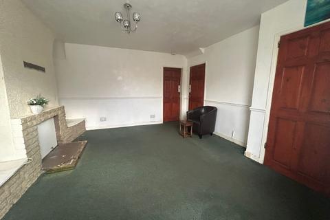 3 bedroom semi-detached house to rent, Wingfoot Avenue, Wolverhampton WV10