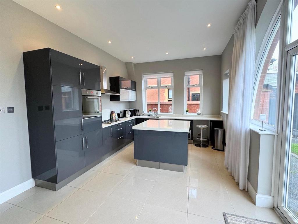 Dining kitchen