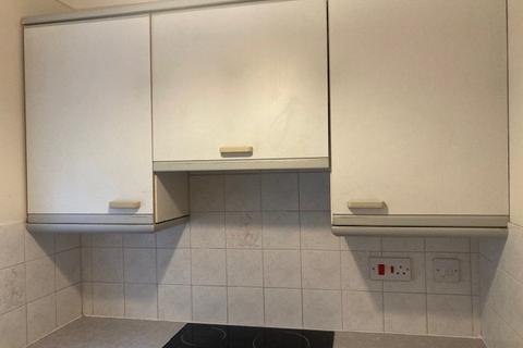 1 bedroom flat to rent, Ash Court, Alders View Drive, East Grinstead