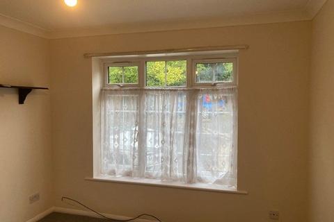 1 bedroom flat to rent, Ash Court, Alders View Drive, East Grinstead
