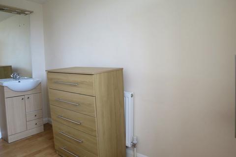 4 bedroom flat to rent, Cowley Road