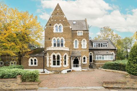 Crescent Road, London N8