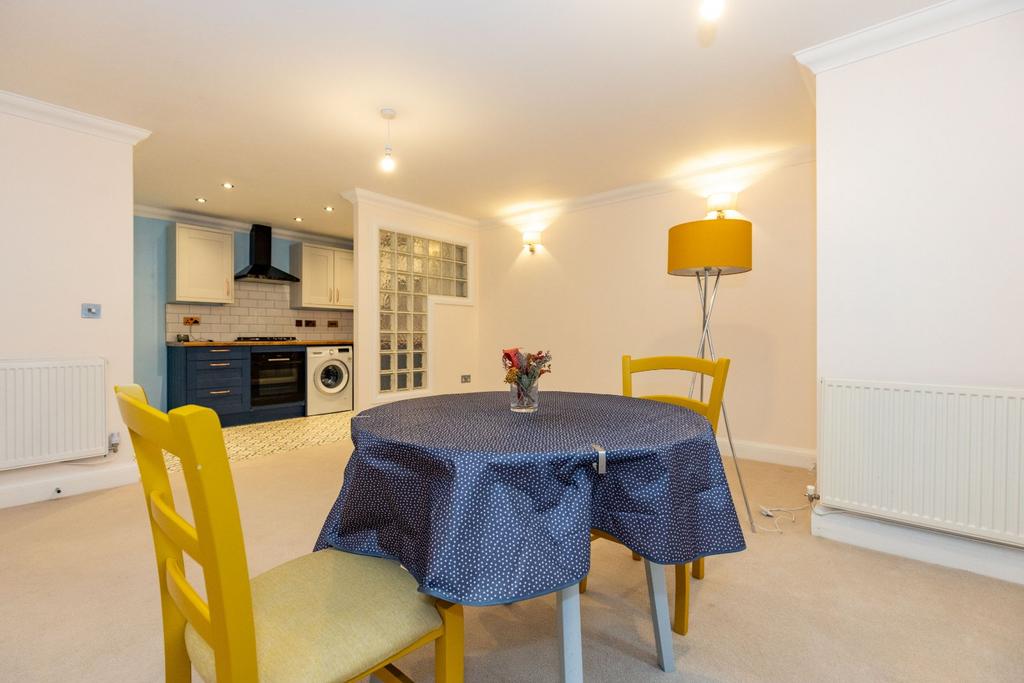 Lounge/Dining Room