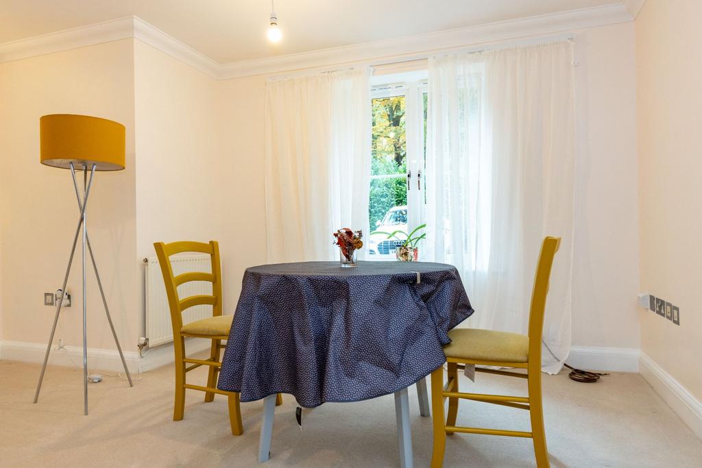 Lounge/Dining Room