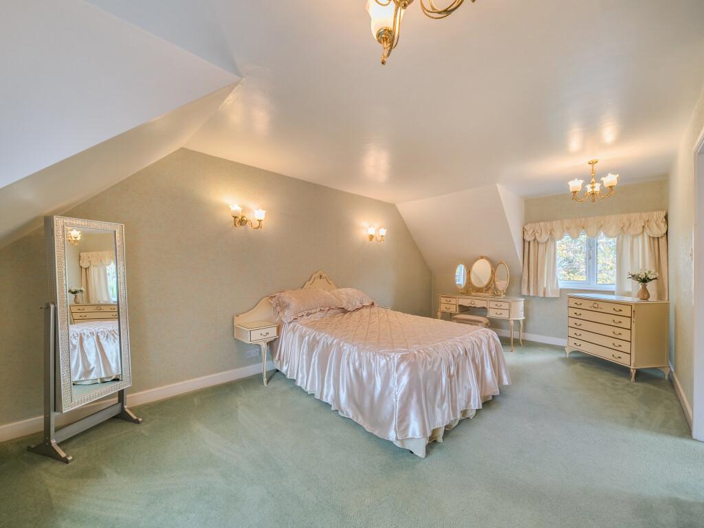 1369972-11-68fb69...