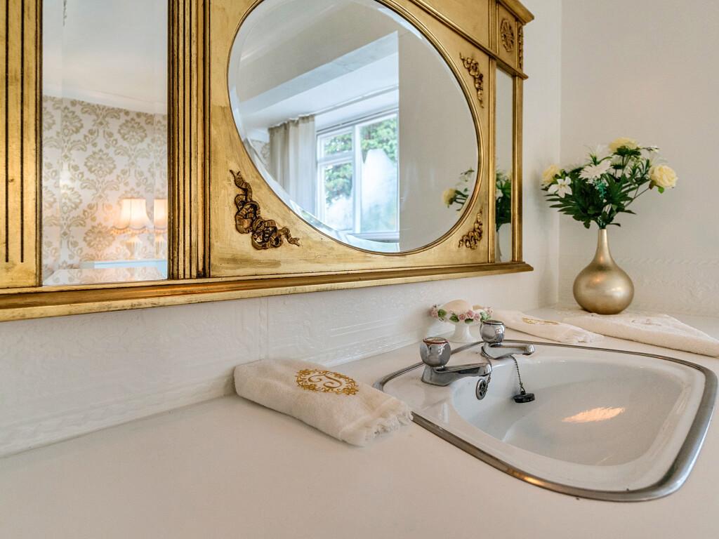 1369972-10-68fb69...