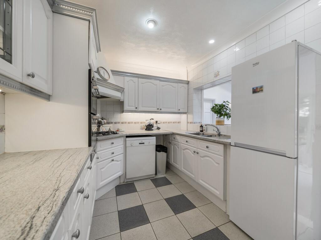 1369972-24-68fb69...