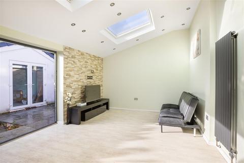 4 bedroom detached house for sale, Plantation Gardens, Leeds LS17