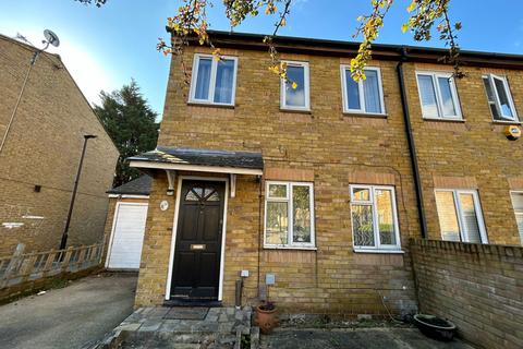 3 bedroom semi-detached house to rent, Camelot Close, London, SE28