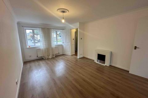 3 bedroom semi-detached house to rent, Camelot Close, London, SE28