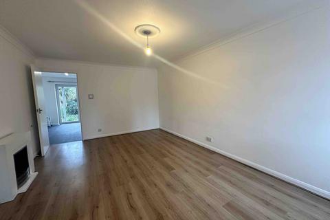 3 bedroom semi-detached house to rent, Camelot Close, London, SE28
