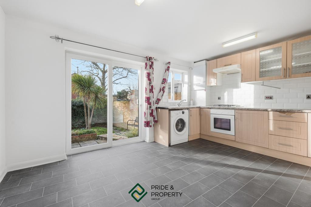 3 Bedroom Semi-Detached House, Woolwich, SE28