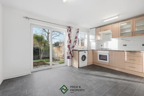 3 bedroom semi-detached house to rent, Camelot Close, London, SE28