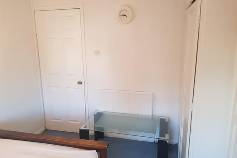 1 bedroom in a house share to rent, Fir Tree Avenue, West Drayton UB7