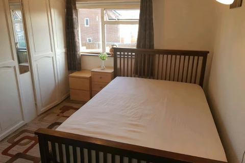 1 bedroom in a house share to rent, Fir Tree Avenue, West Drayton UB7