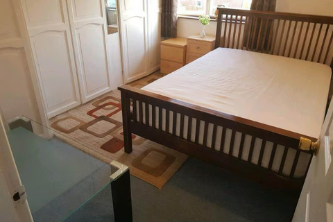 1 bedroom in a house share to rent, Fir Tree Avenue, West Drayton UB7